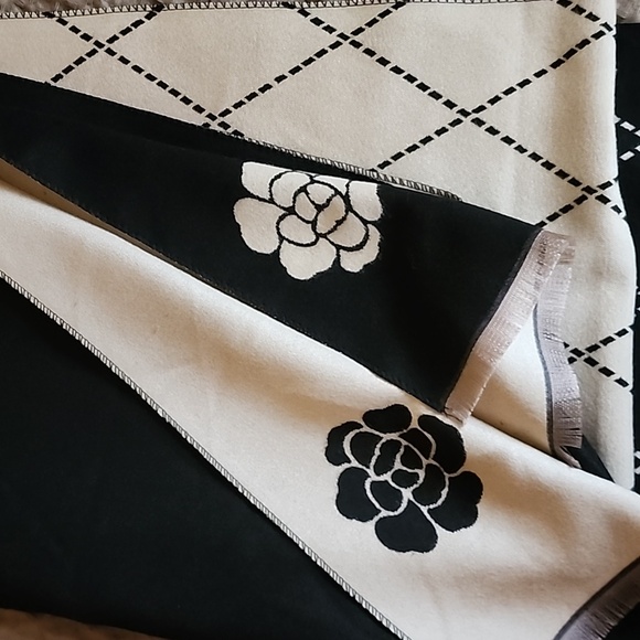 Double Sided Pashmina Shawl Scarf NWOT - Picture 2 of 3